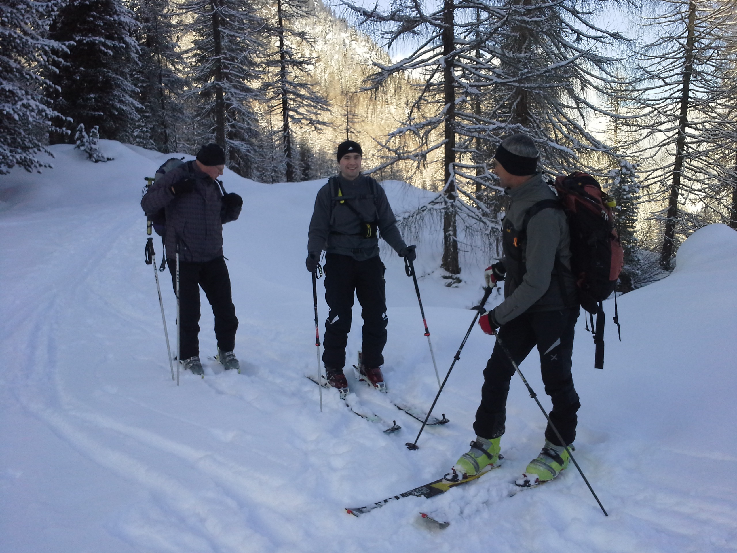 v.r.n.l.: Sepp Inhöger, Niki Piispa und sein Vater