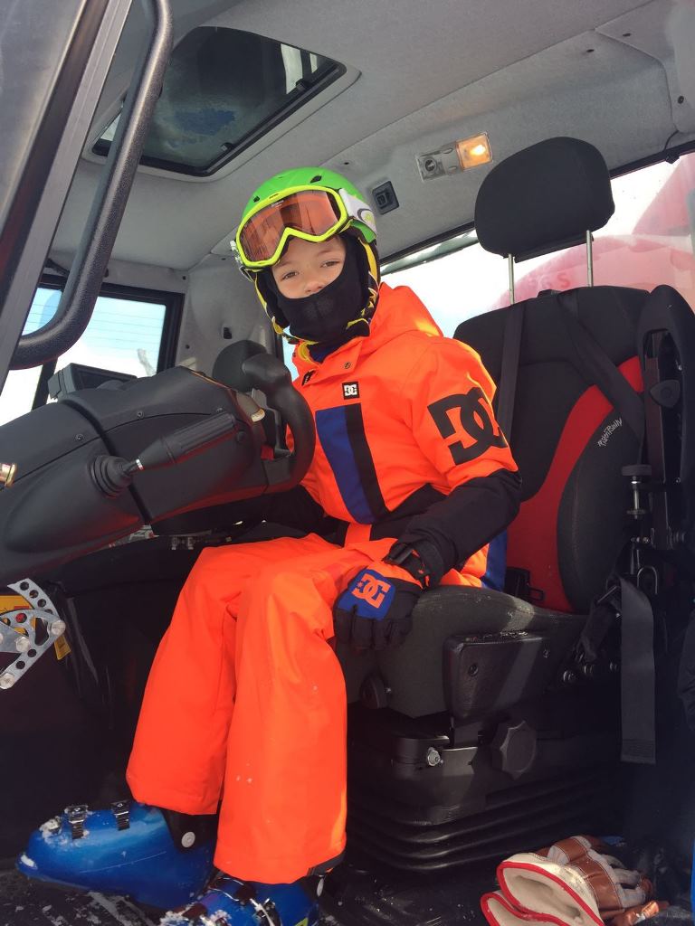 Am Steuer eines Pistengerätes