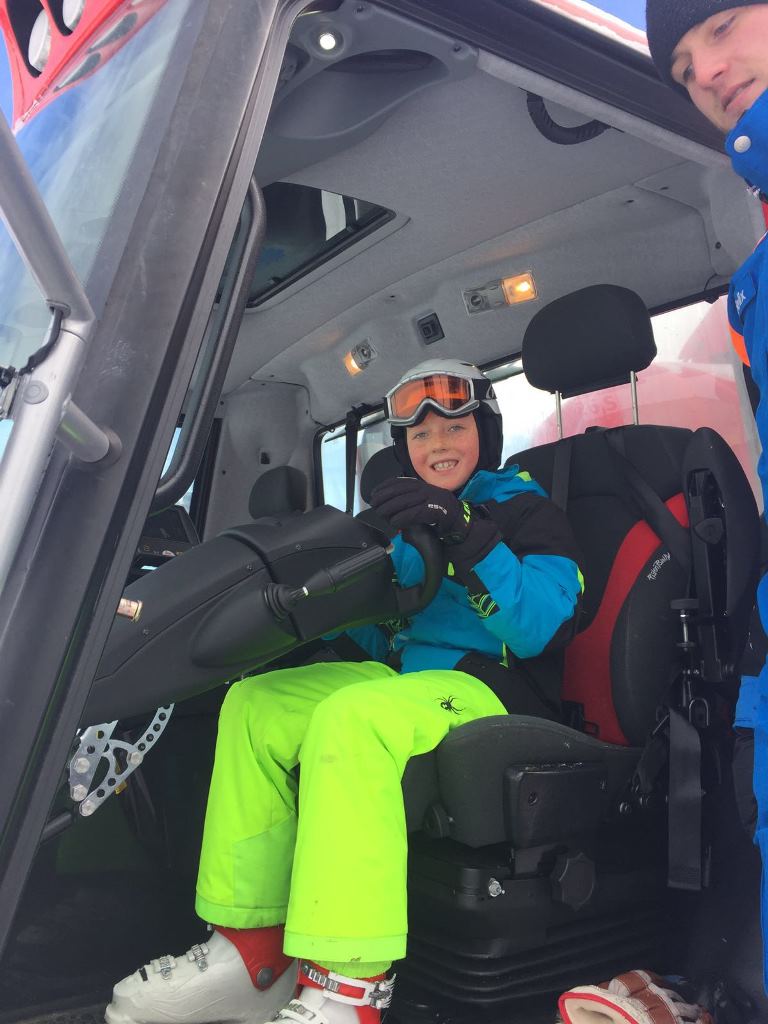 Am Steuer eines Pistengerätes