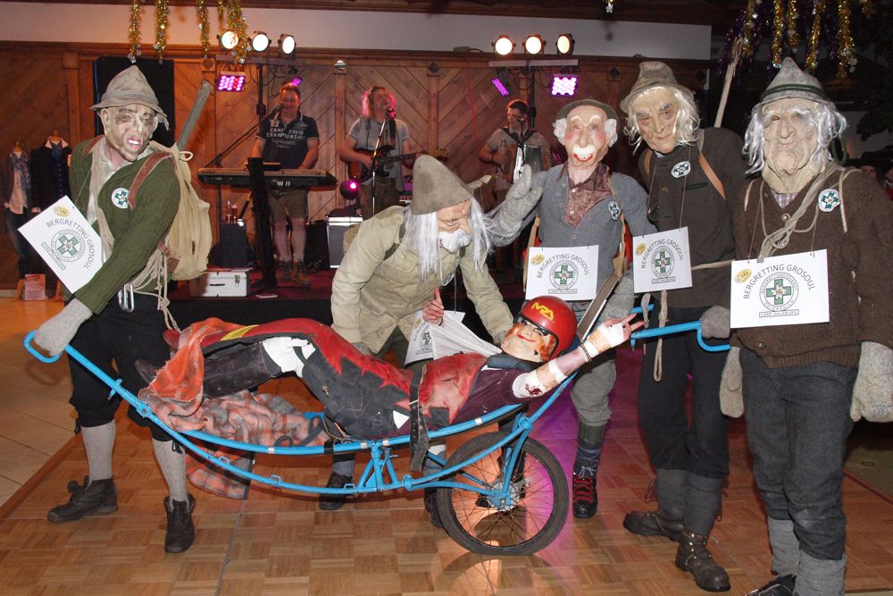 Kleinarler Bergrettung verkleidet als Großarler Bergrettung