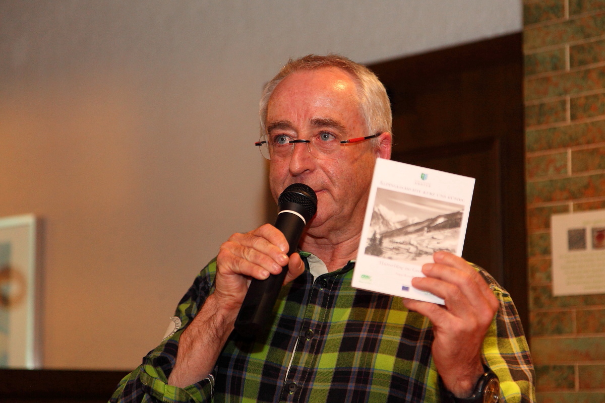 Sepp Kendler mit den druckfrischen Werk