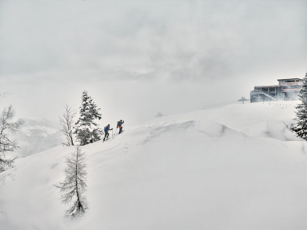 Schneeschuhwanderung im Skigebiet Großarltal Dorfgastein im Salzburgerland.