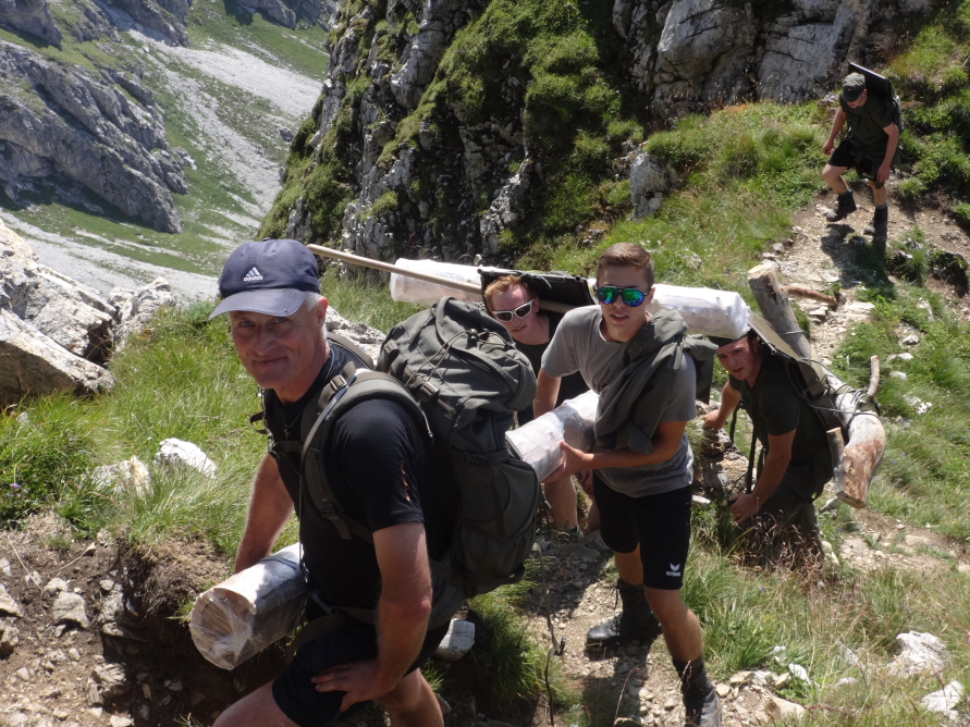 Transport des neuen Kreuzes