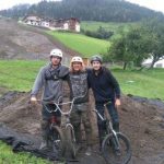 Die Rider (Kevin Böck, Maximilian Sendlhofer und Chistian Perkonigg) der Dirt-Jump-Show © Großarler Bergbahnen
