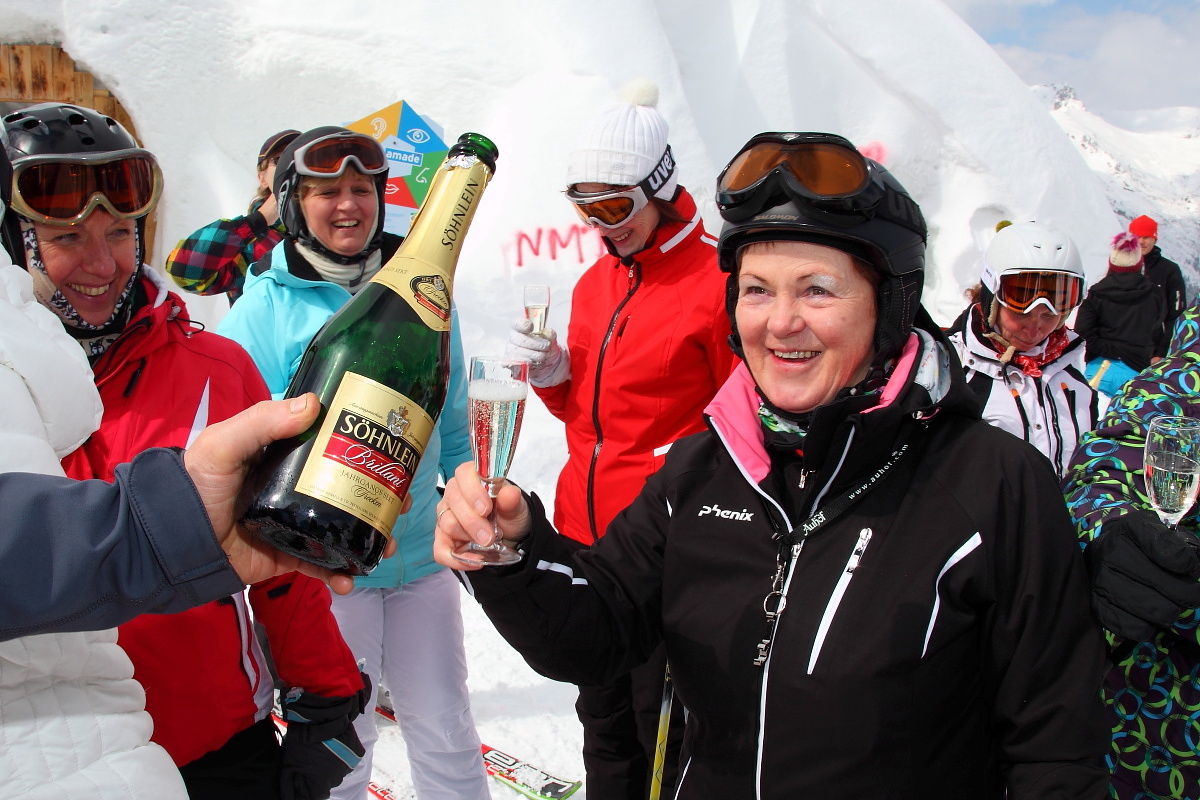 Ein Glas Sekt - Prost!
