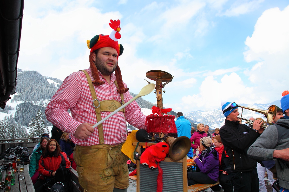 Stimmung, Tanz und Spaß bei der Zapfenbar