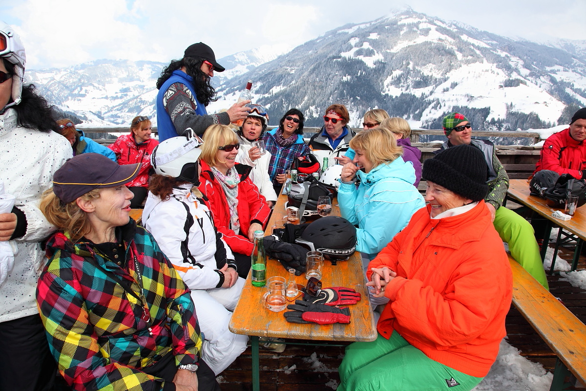 Stimmung, Tanz und Spaß bei der Zapfenbar