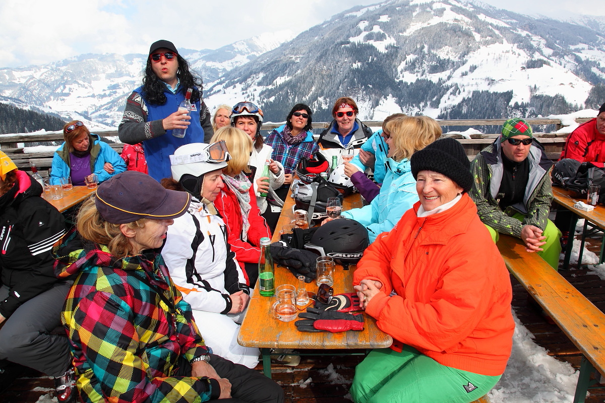 Stimmung, Tanz und Spaß bei der Zapfenbar