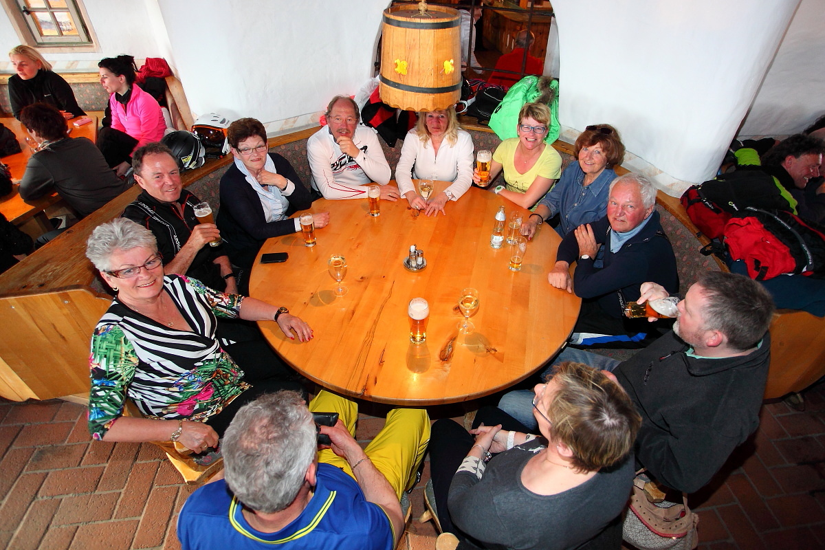 Tolle Stimmung beim Hüttenabend auf der Laireiteralm