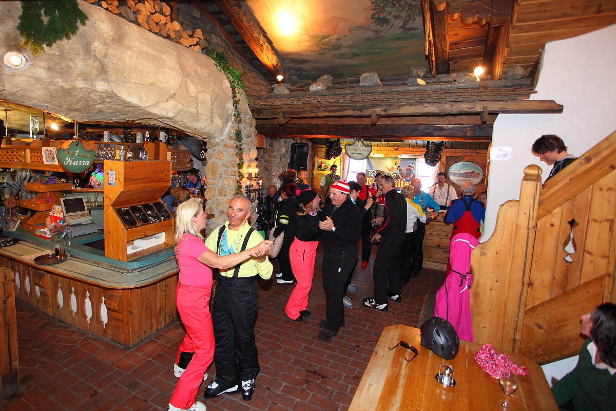 Tolle Stimmung beim Hüttenabend auf der Laireiteralm