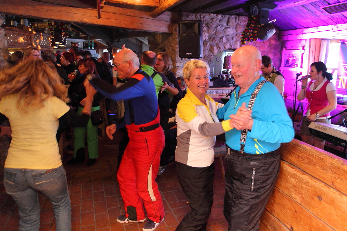 Tolle Stimmung beim Hüttenabend auf der Laireiteralm