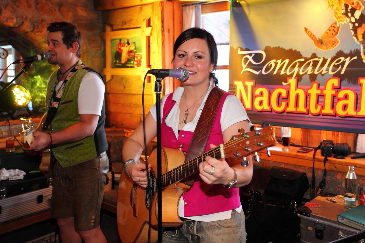 Tolle Stimmung beim Hüttenabend auf der Laireiteralm