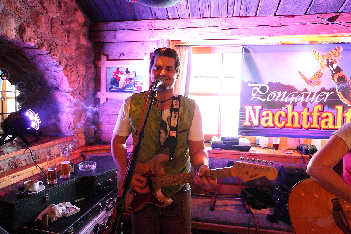 Tolle Stimmung beim Hüttenabend auf der Laireiteralm