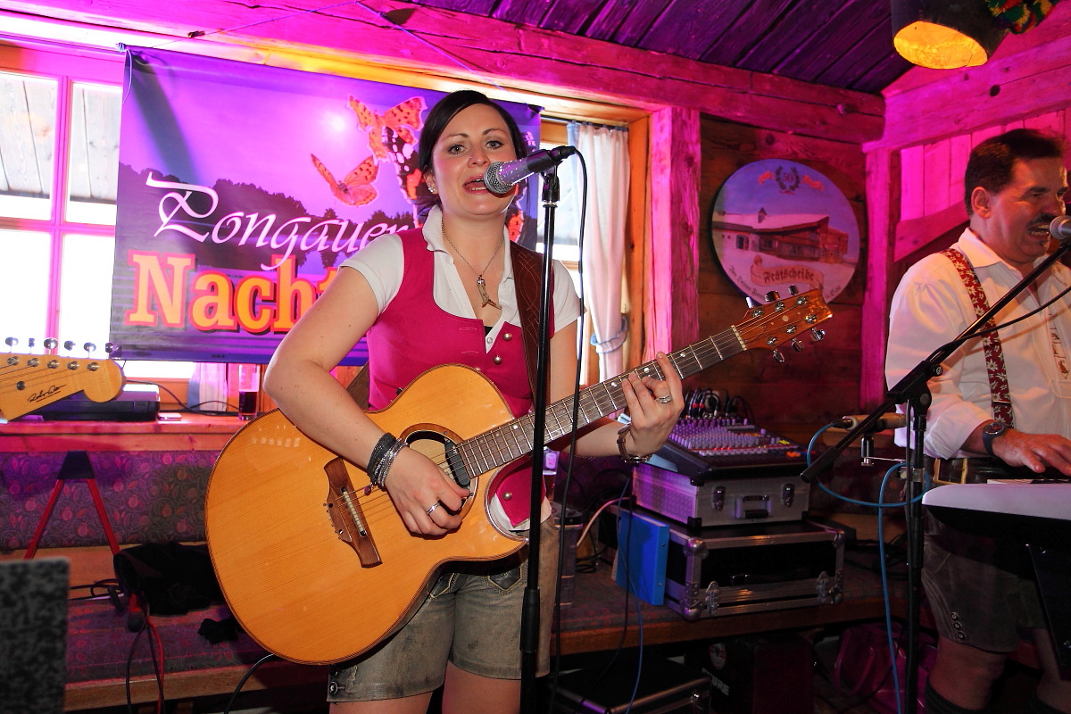 Tolle Stimmung beim Hüttenabend auf der Laireiteralm