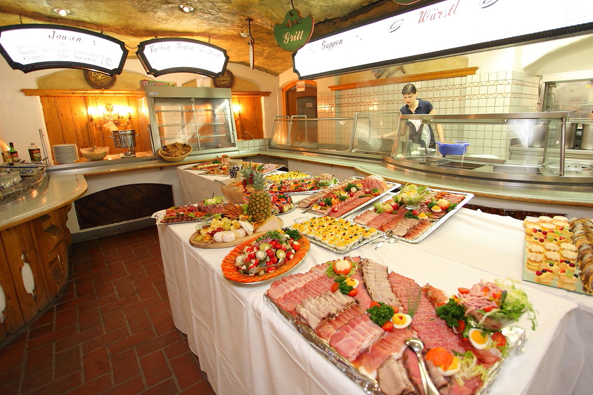 Schamnkerlbuffet beim Hüttenabend auf der Laireiteralm