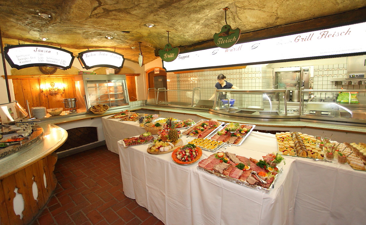 Schamnkerlbuffet beim Hüttenabend auf der Laireiteralm