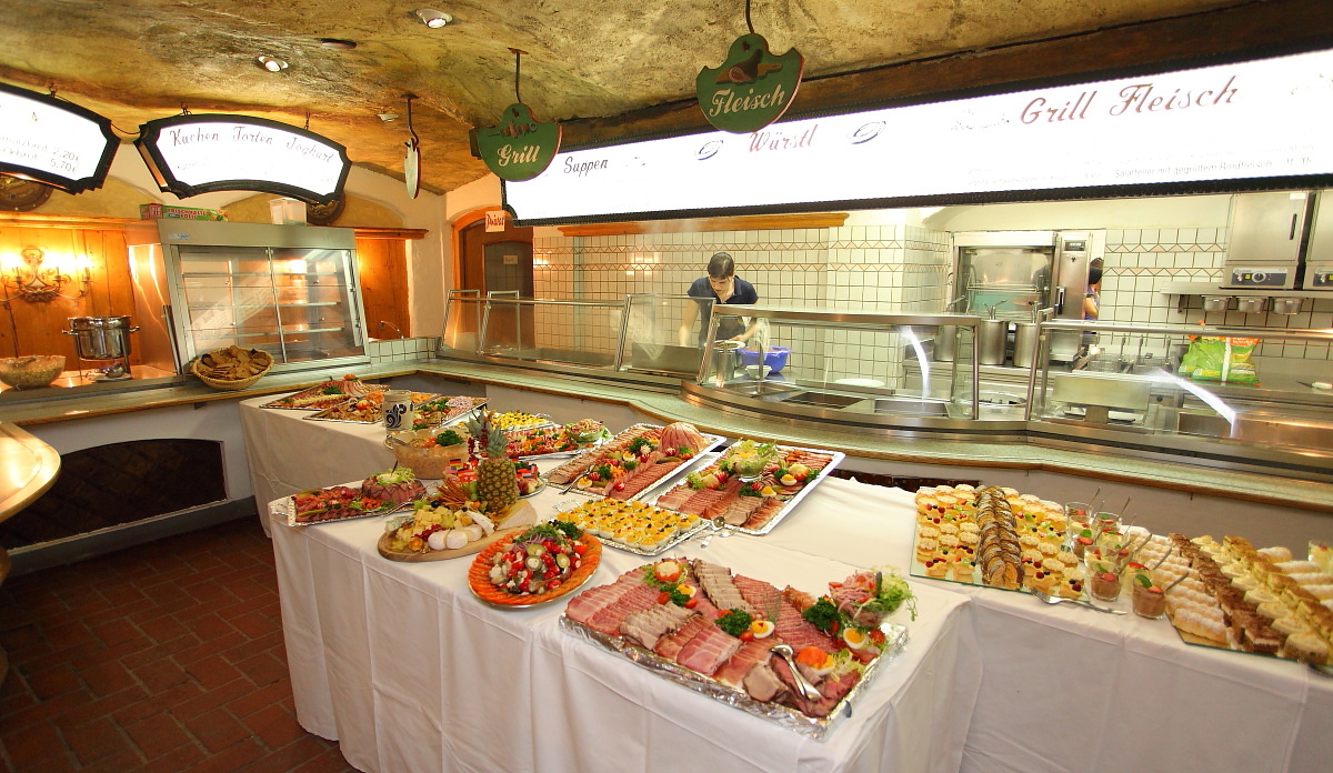 Schamnkerlbuffet beim Hüttenabend auf der Laireiteralm