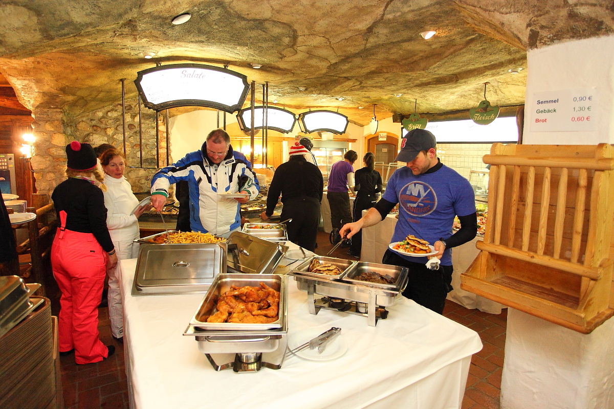 Schamnkerlbuffet beim Hüttenabend auf der Laireiteralm