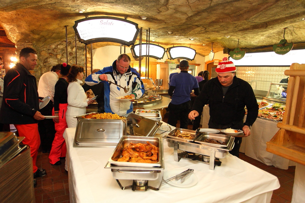 Schamnkerlbuffet beim Hüttenabend auf der Laireiteralm