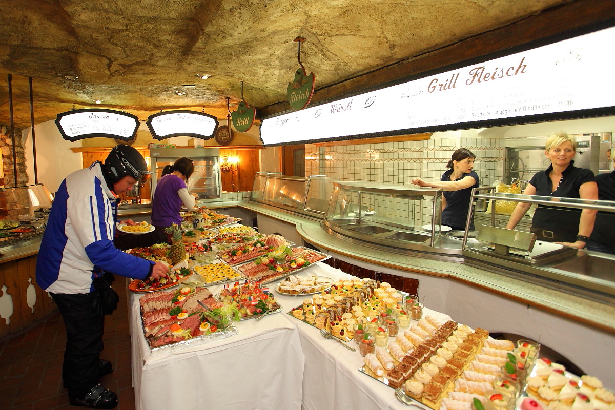 Schamnkerlbuffet beim Hüttenabend auf der Laireiteralm