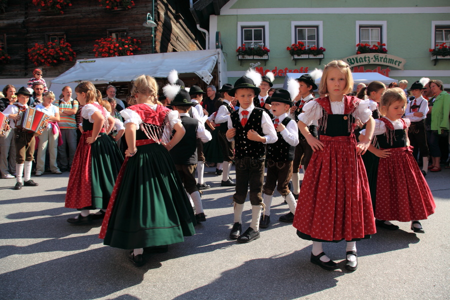 Dirndl der Volkstanzgruppe Großarltal