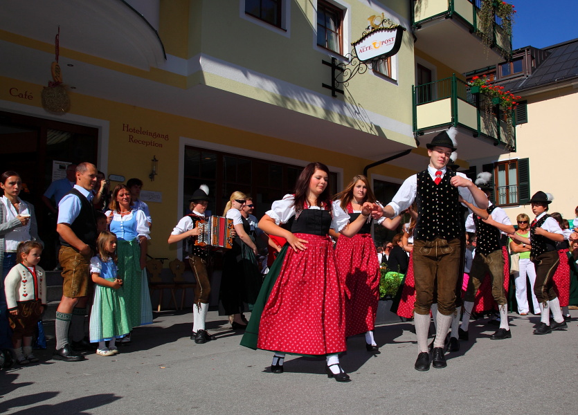 Dirndl der Volkstanzgruppe Großarltal