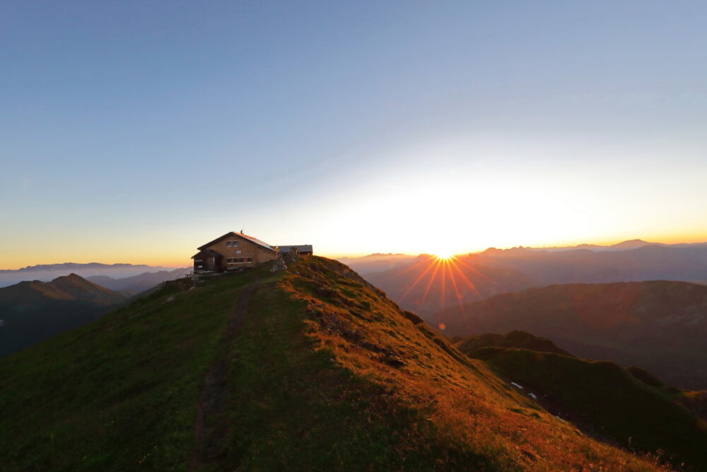 Sonnenaufgang auf der Gamskarkogelhütte