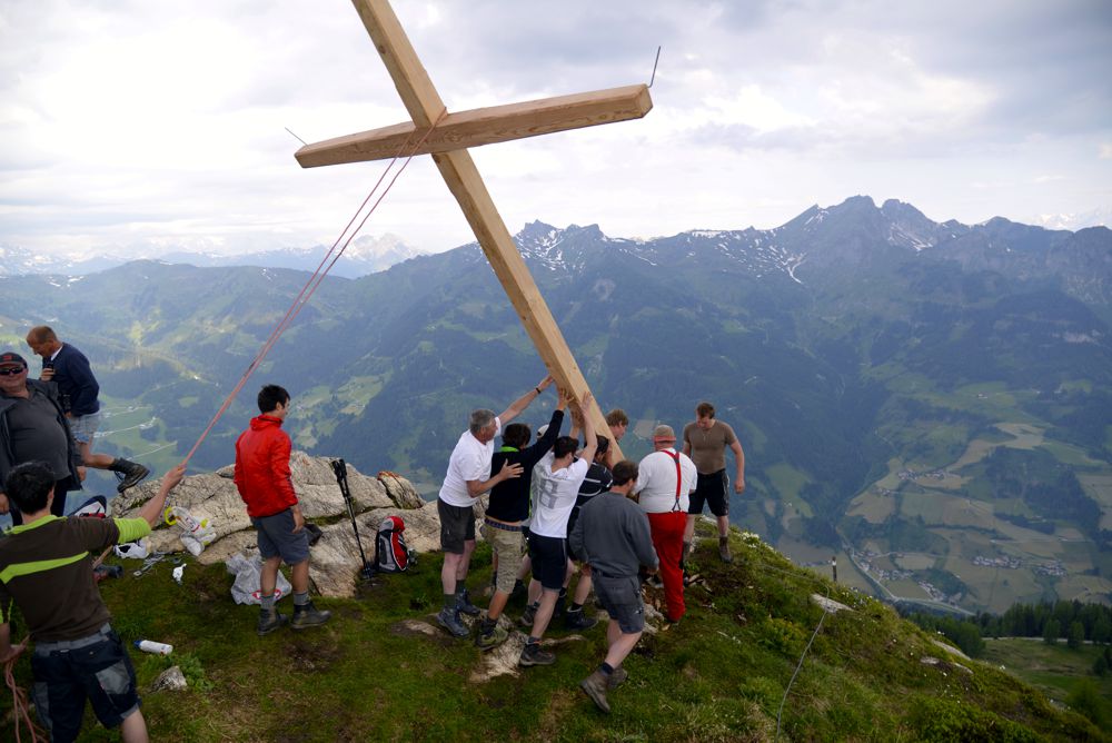 Kreuz aufstellen am Saukarkopf