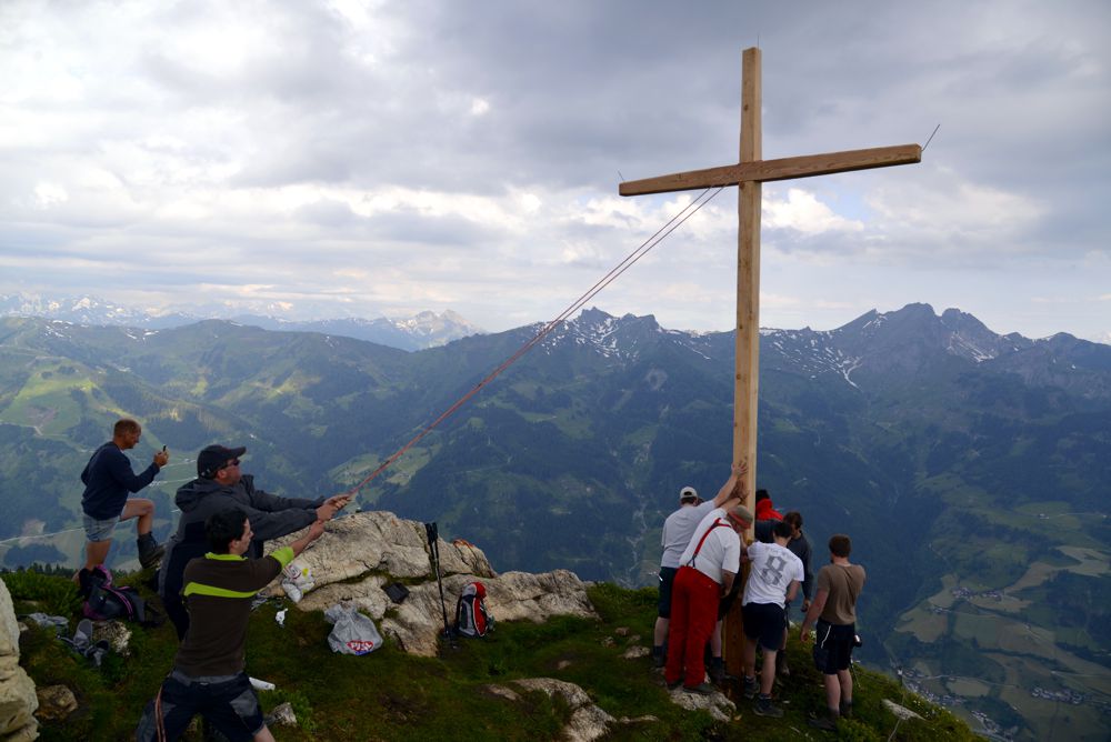 Kreuz aufstellen am Saukarkopf