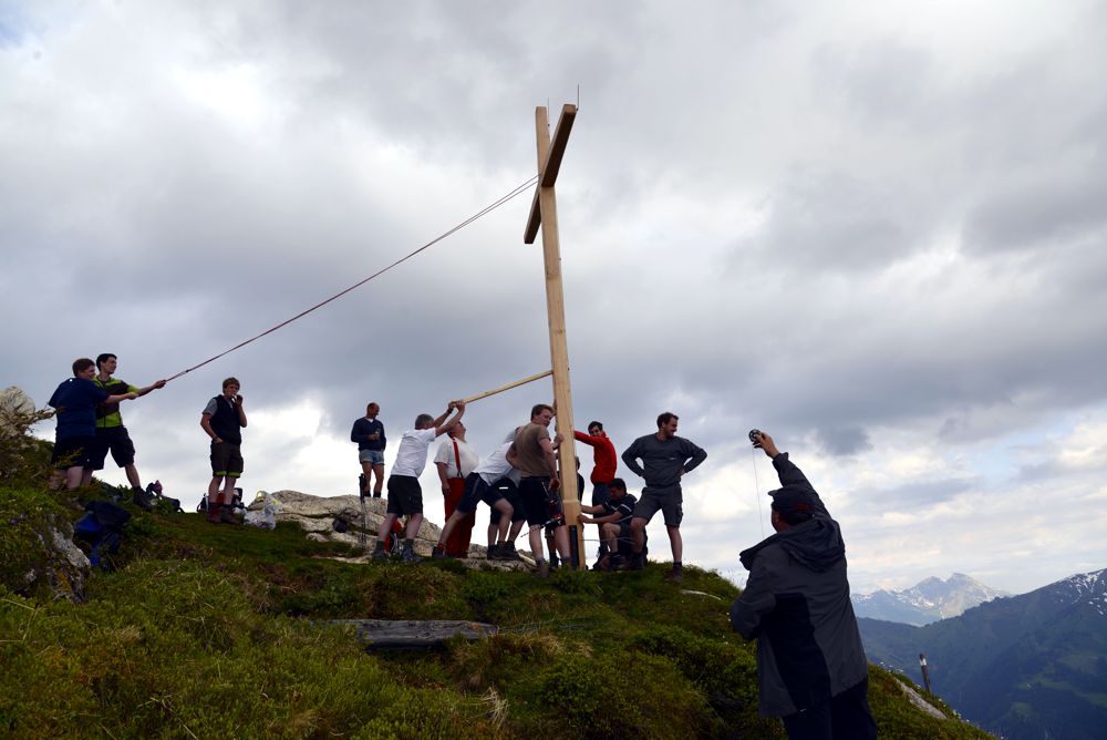Kreuz aufstellen am Saukarkopf