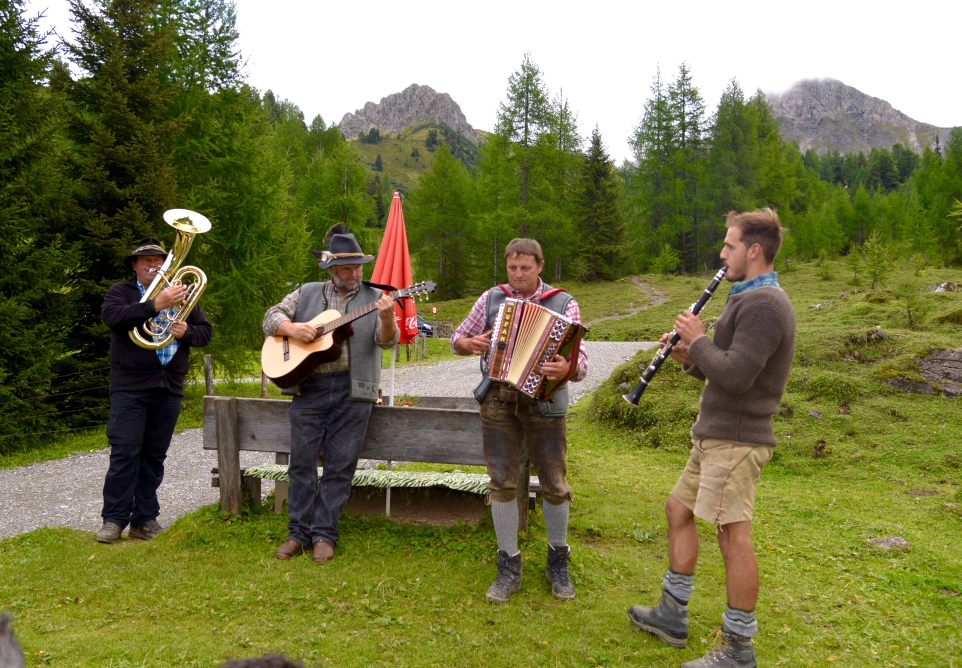 Gemütlicher Ausklang auf der Filzmoosalm