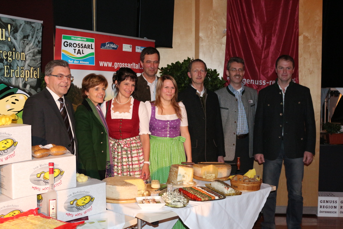 Die ganze Mannschaft vor unserem Präsentationstisch