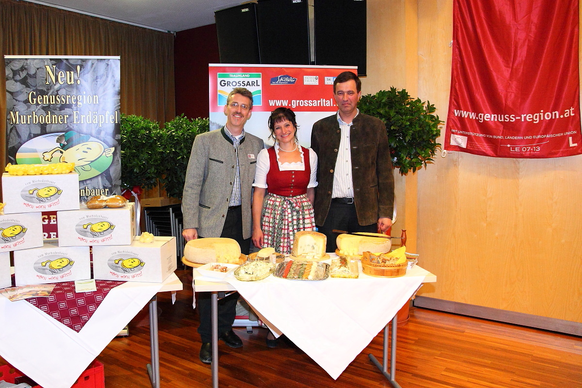 Unser Präsentationstisch ist fertig angerichtet