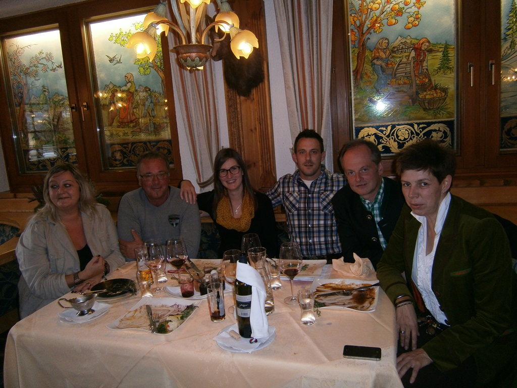 Gruppenbild mit Auhof-Chefin Claudia (rechts)