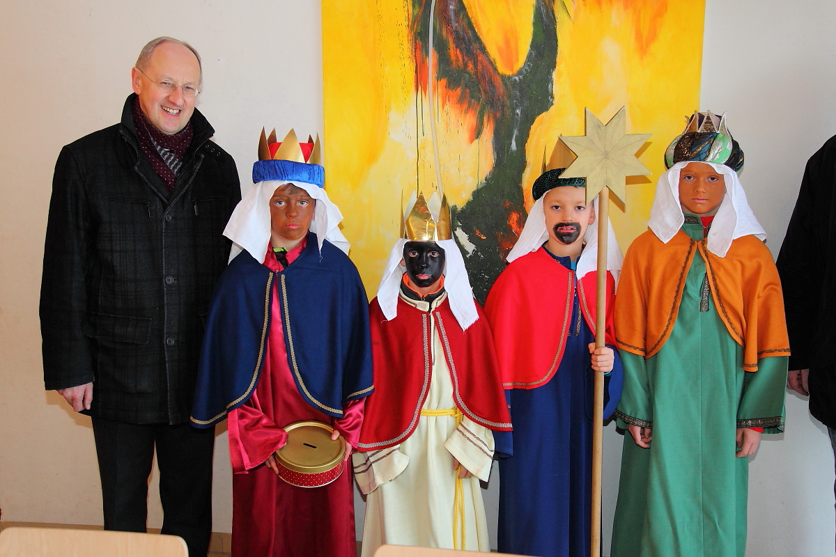 Pfarrer Gottfried Laireiter mit der nächsten Gruppe