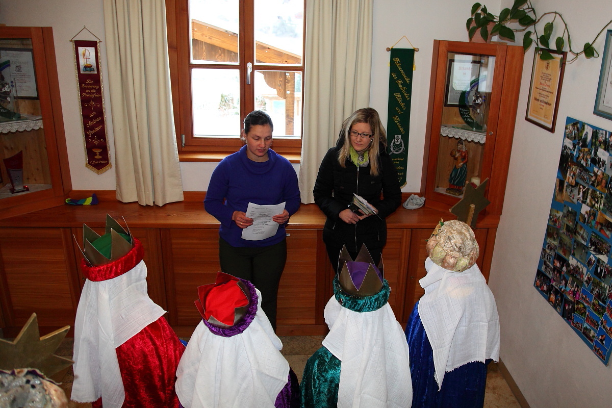 Eine Gruppe nach der anderen kommt zur letzten Generalprobe