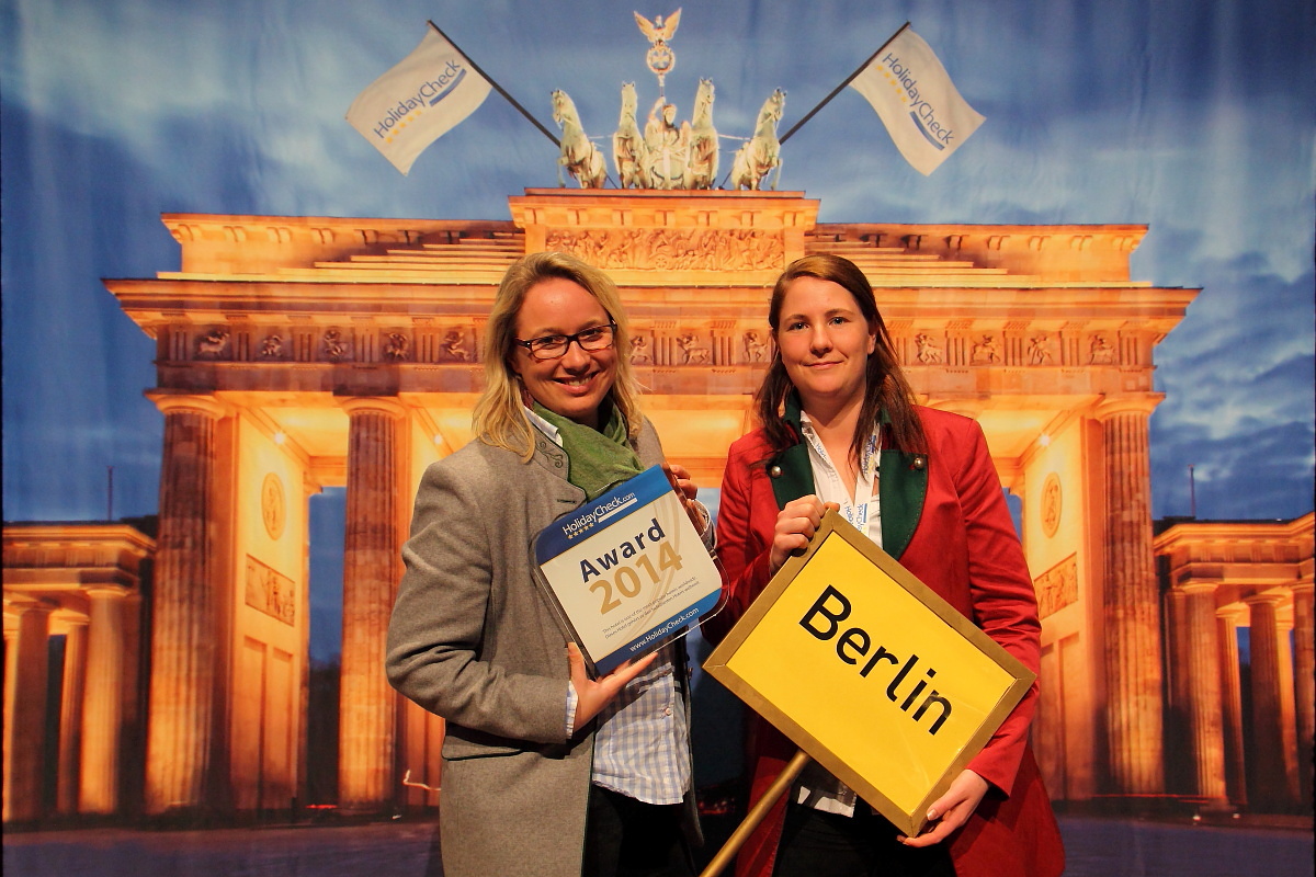 Christine Prommegger vom Hotel Waldhof mit Serviceleiterin Liesi Laireiter