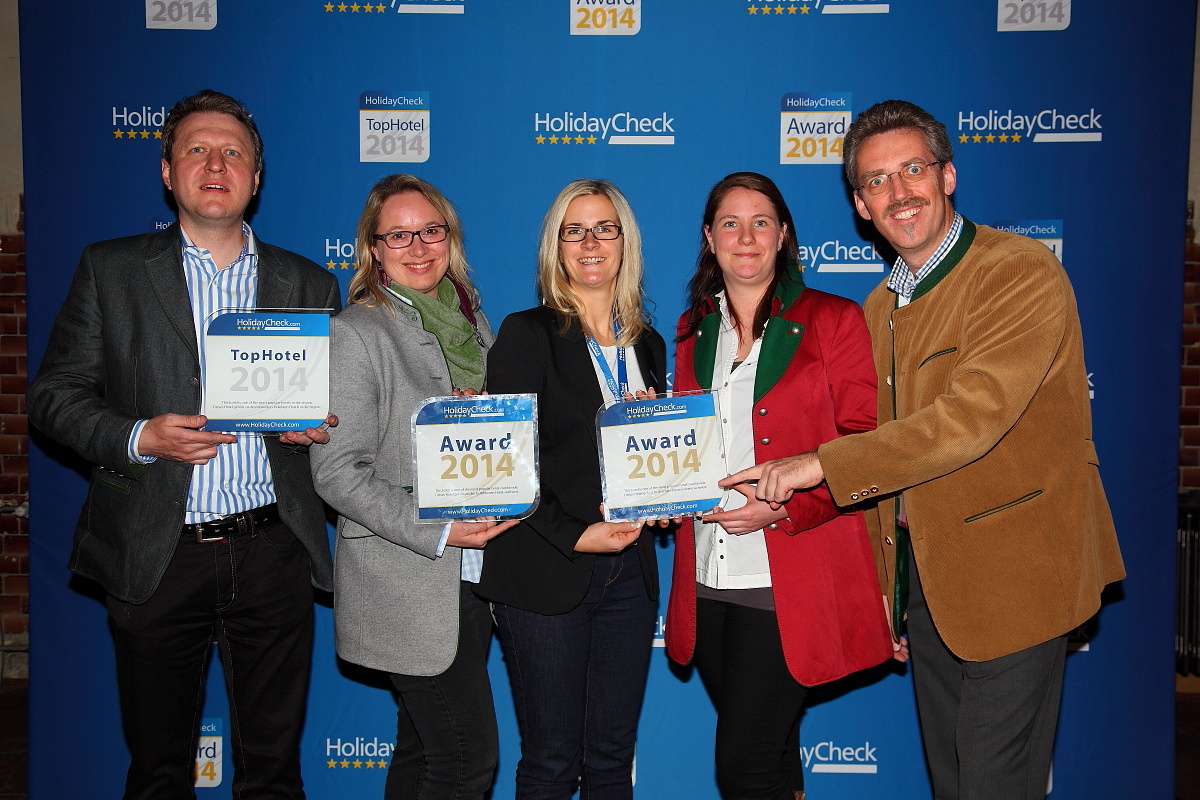 Preisüberreichung mit Verena Keimer (Head of Offline Marketing & CRM bei HolidayCheck)