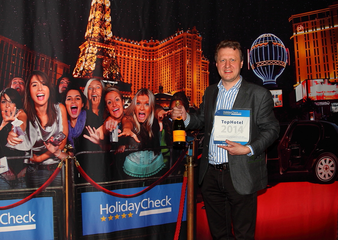 Hannes war begehrter Hotelier am "Red Carpet". Die Damenwelt lag ihm quasi zu Füßen