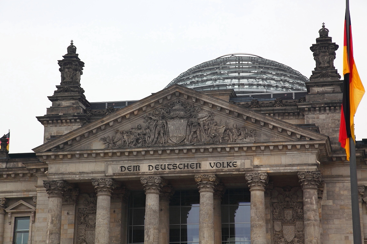 Am Reichstag mit Glaskuppel. Für eine Führung hatte dann doch die Zeit nicht gereicht.