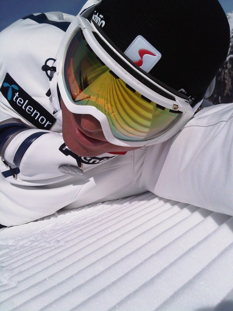 "Skifahrer auf frischer Piste" - Jaroslav Laclavik