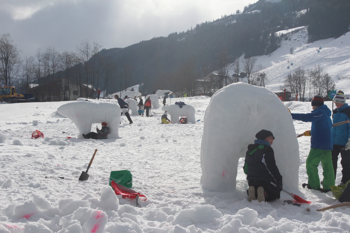 Überall im Feld wird gearbeitet