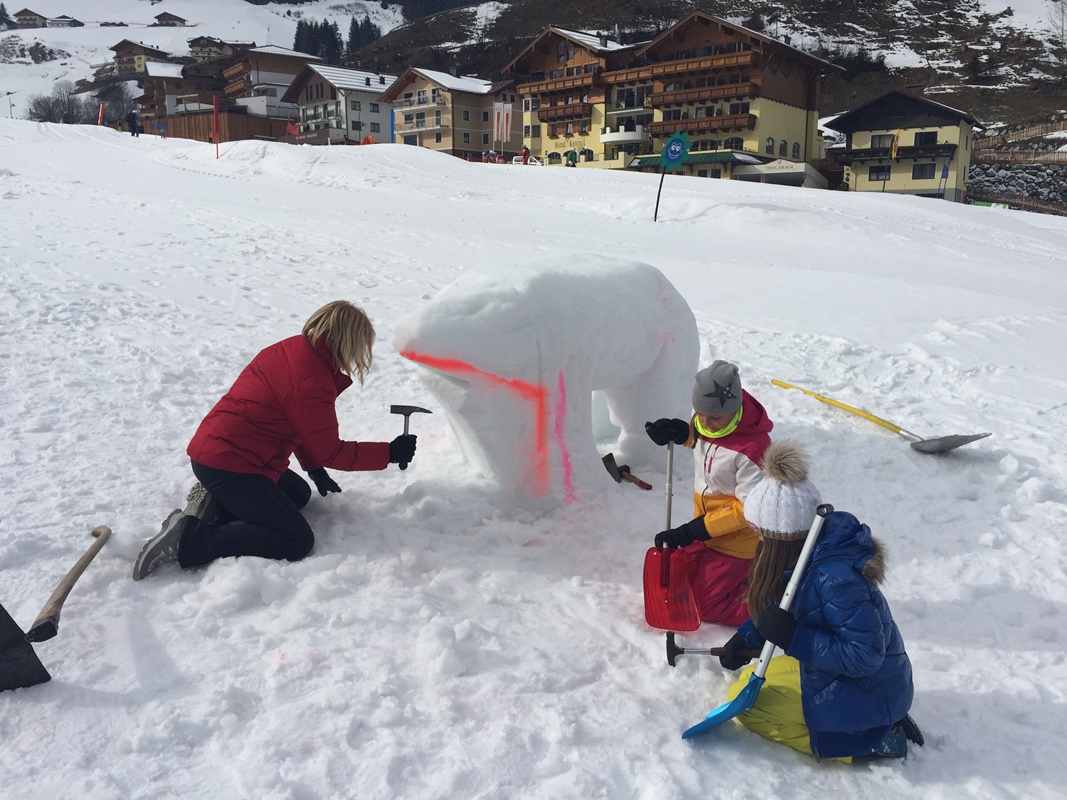 Babyeisbär im Entstehen
