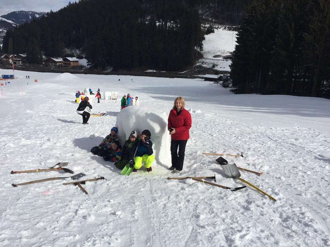 Eisbär mit Lehrerin Andrea Eder