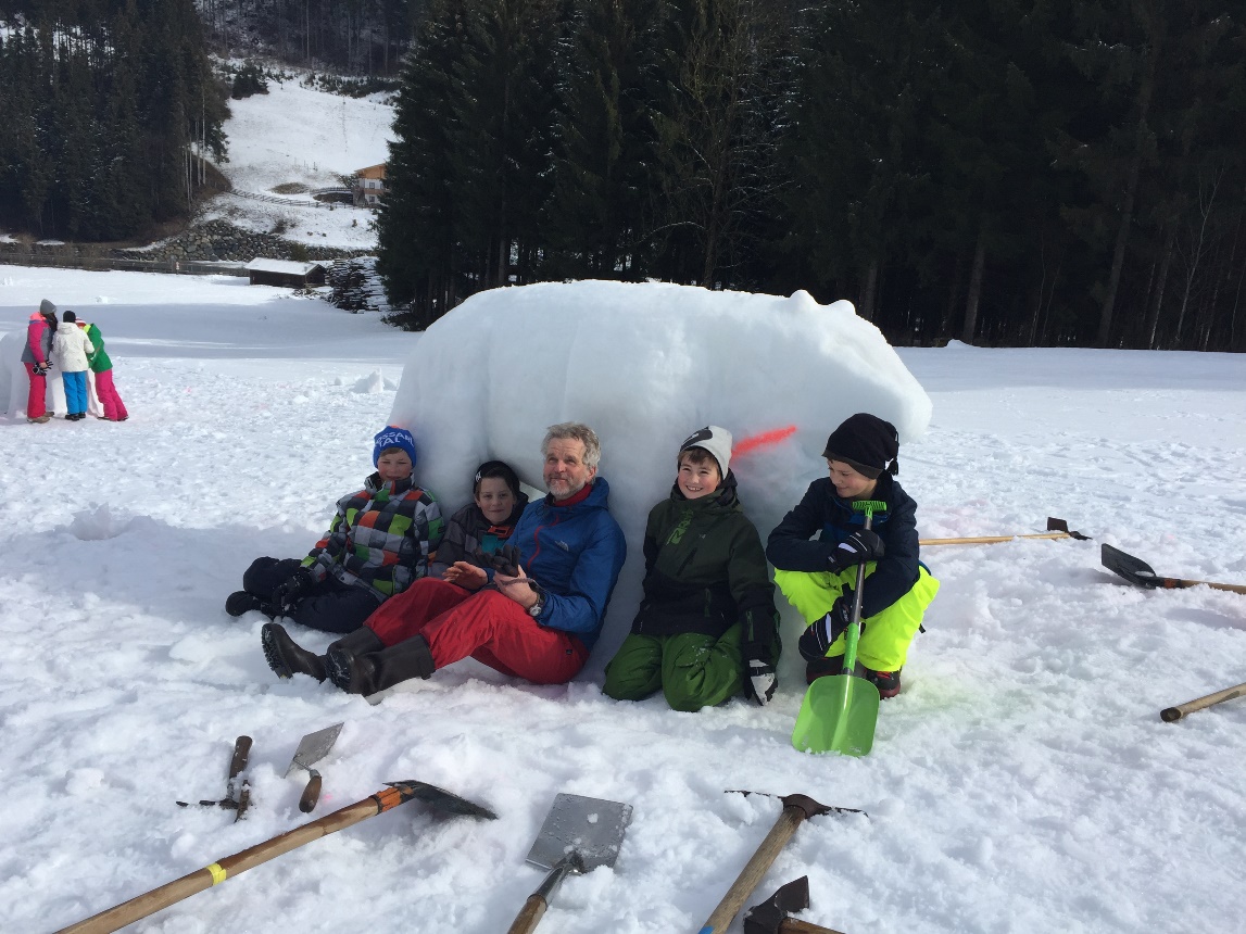 Eisbär mit Lehrer Gerhard Praschl