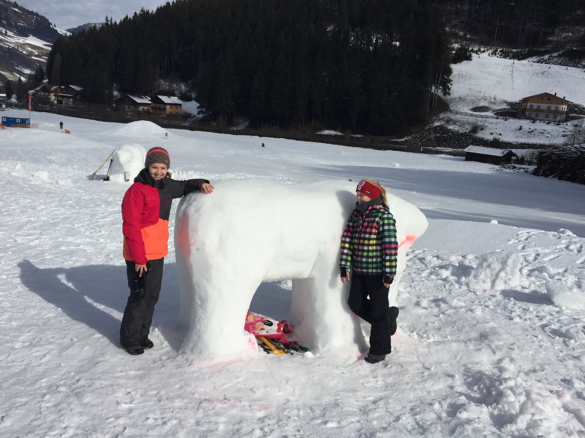 Eisbär Sepp mit seinen Erzeugerinnen