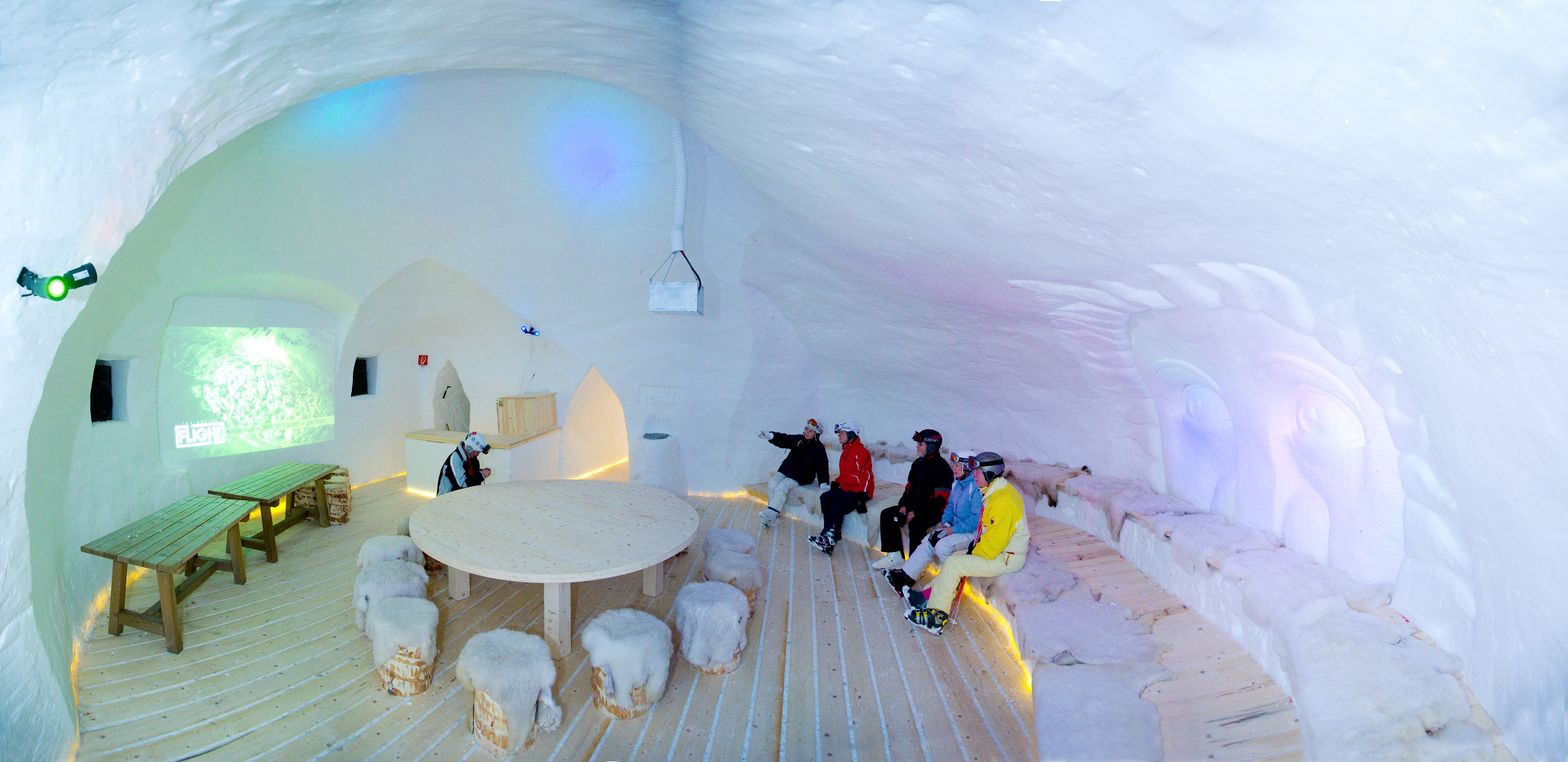 Riesen-Schnee-Iglu Großarltal