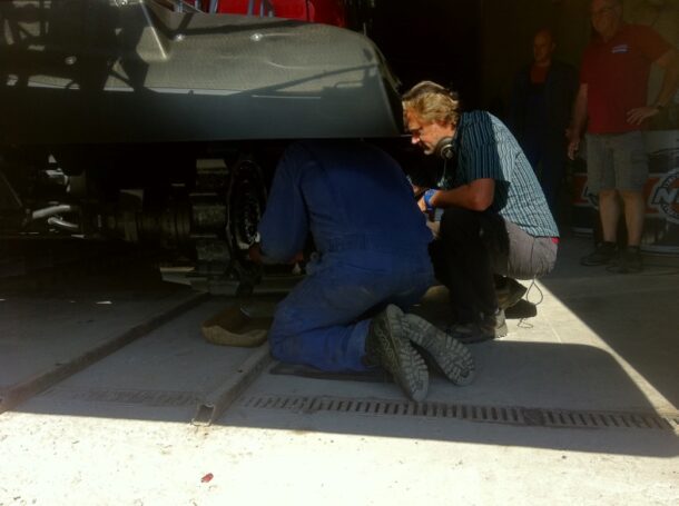 Die Männer arbeiten viel unter den Pistengeräten und bekommen sich selten zu Gesicht. Hauptsächlich erkennen sie sich an den Schuhsohlen.