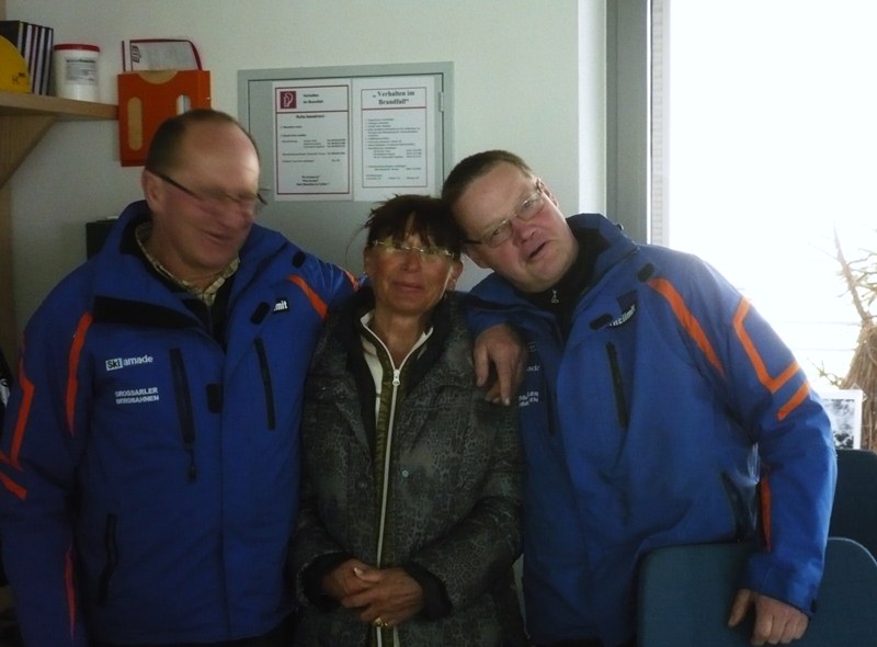Jakob und Hans von der Hochbrandbahn kümmern sich um die Gäste