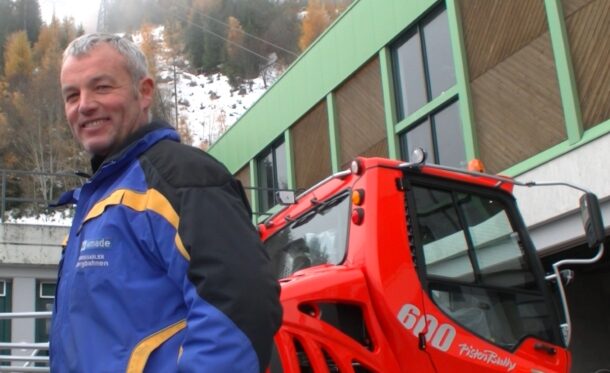 Kaspar im Jahr 2013 an der Werkstatt in der Mittelstation mit einem Gerät aus der umfangreichen Kässbohrer 600er Flotte